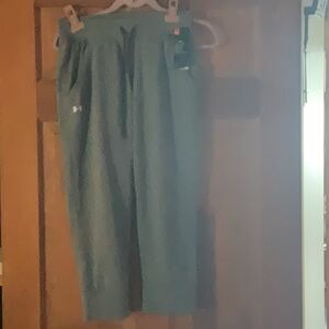 Grey under armor Cropped workout sweat pants